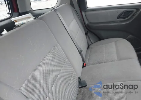 2005 Ford Escape Xlt z USA, uszkodzony, nr VIN 1FMYU93105KB94441